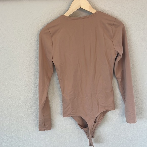 Abercrombie and Fitch Soft AF Collection Long Sleeve Cut Out Body Suit Medium - Picture 8 of 13